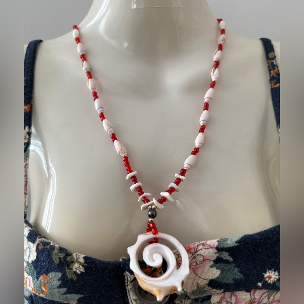 Elegant Red and White Shell Pendant Necklace